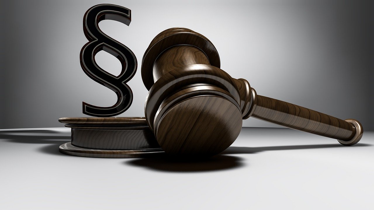 Judgment Judge Judge Hammer  - Inactive_account_ID_249 / Pixabay