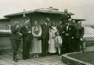 Fotografia zaproszonych gości podczas wizyty w Sanoku prof. Augusta Piccarda (1884-1962) badacza stratosfery